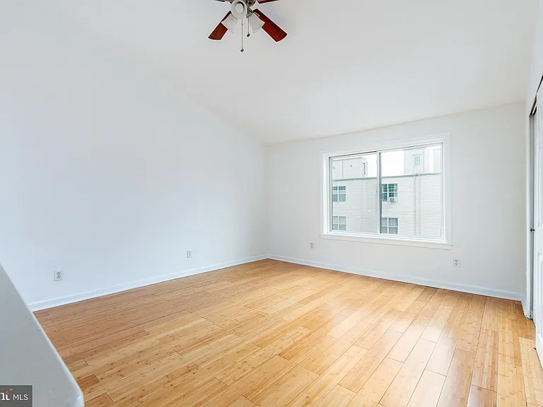 2726 Edgemont St — Photo 20