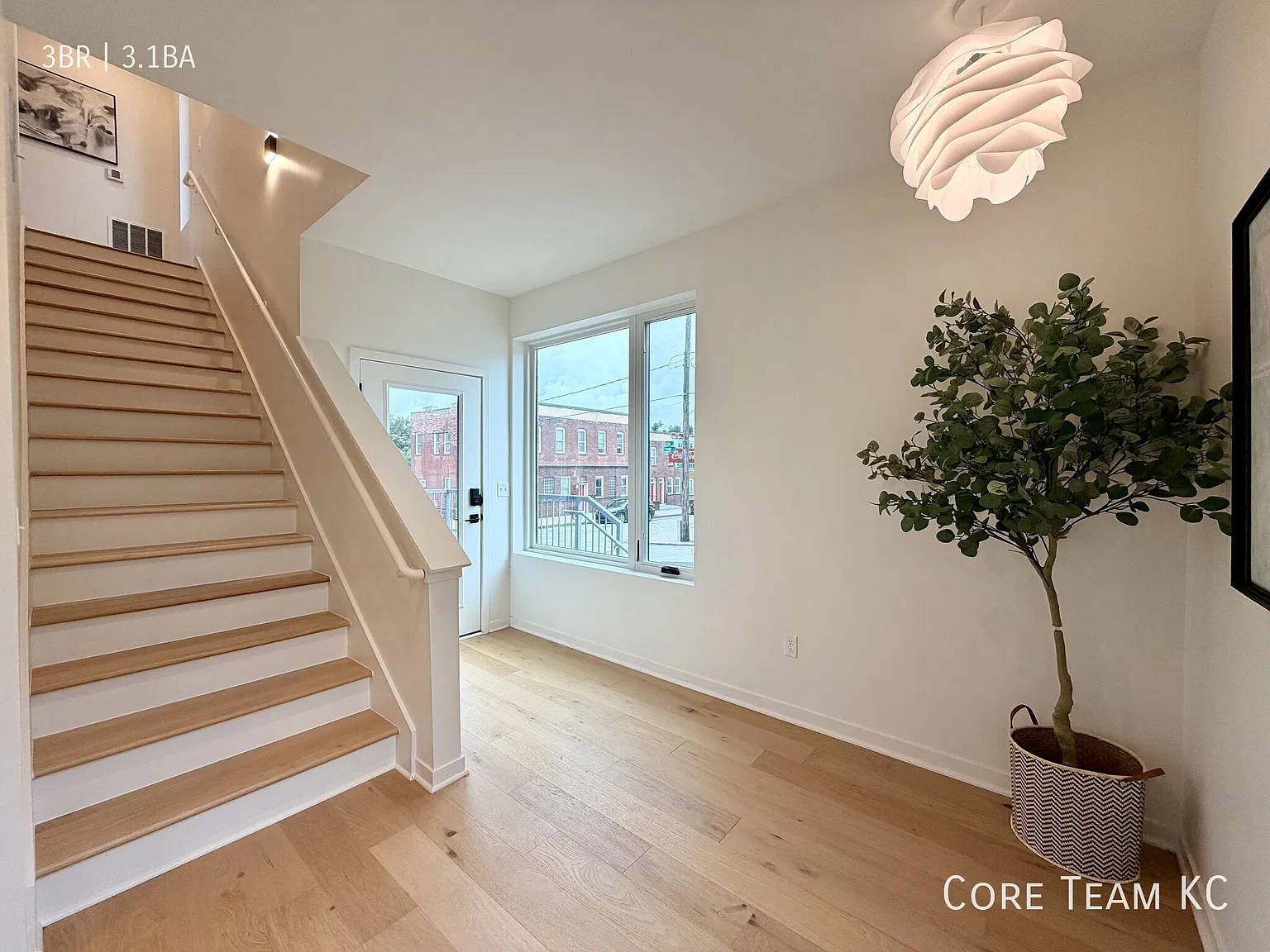 2042 SF 3 Bed 3.5 Bath Townhome with Patio Patio — Photo 2