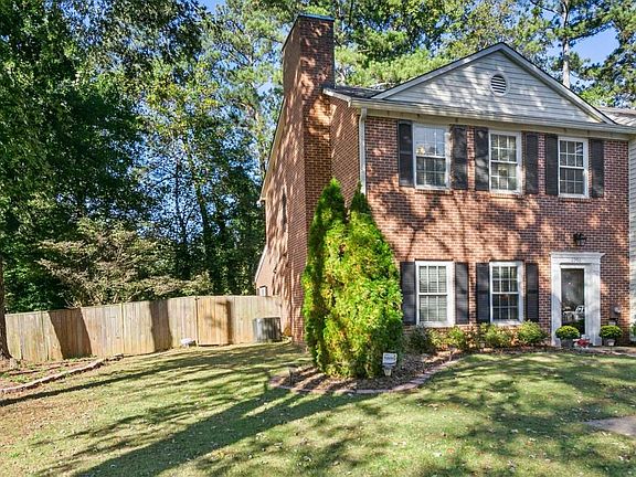 3rd image of 2996 Lexington Trace Dr SE