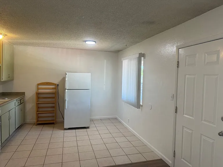 1075 Le Brun Ln — Photo 7