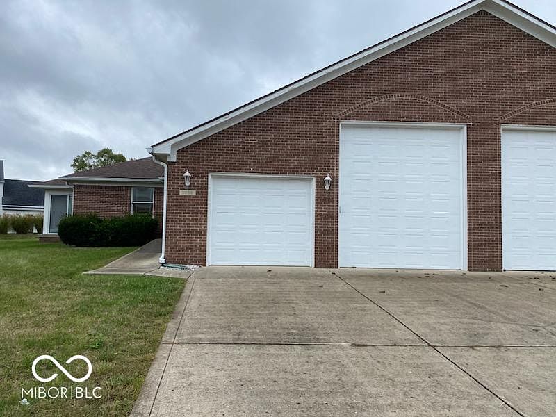 2nd image of 11995 Civic Cir