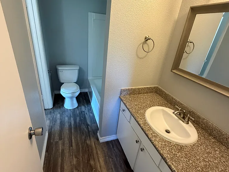 4602 Orange Cir N — Photo 17