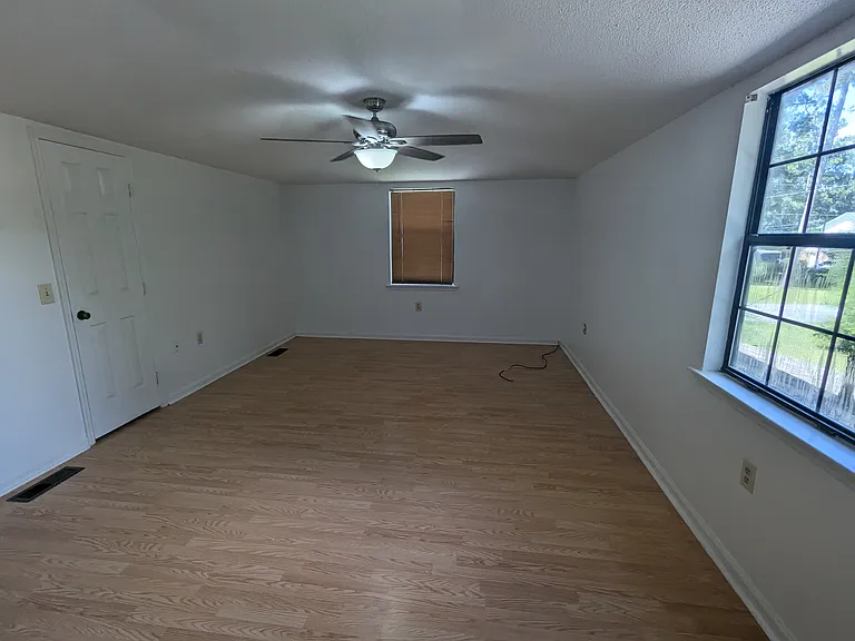 1410 Brittney Ln — Photo 16