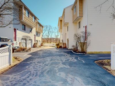 825 Hope St APT 8, Stamford, CT, 06907