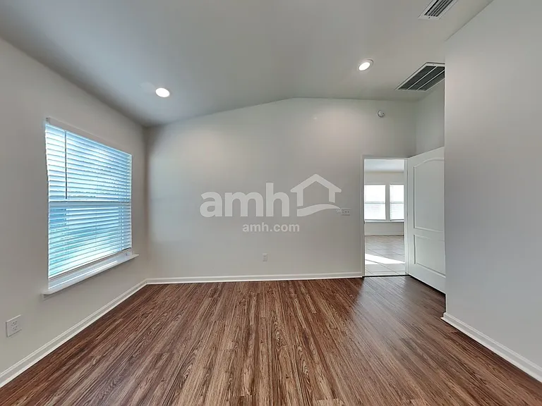 1045 Bains Lake Dr — Photo 7