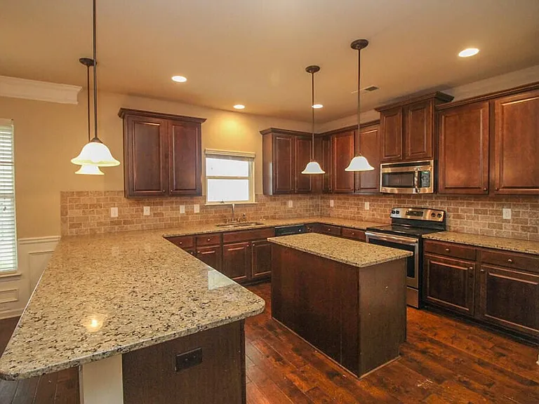 2733 Huntcliffe Dr — Photo 9
