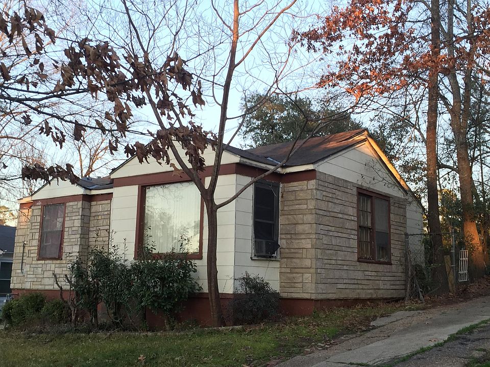 2nd image of 1801 Dolphine St