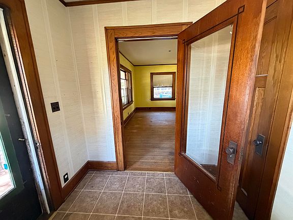 2nd image of 605 E 4th St