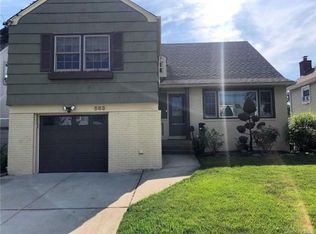 563 Albemarle Pl, Cedarhurst, NY 11516