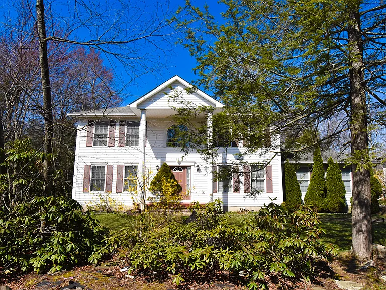 2570 Country Club Dr — Photo 1