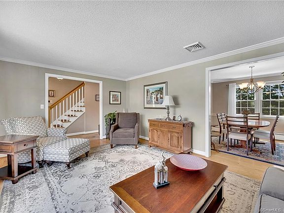 4th image of 41 Little Brook Dr