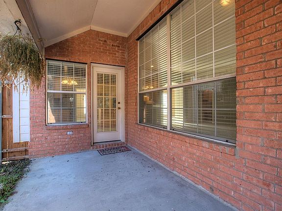 3rd image of 648 Stafford Cir