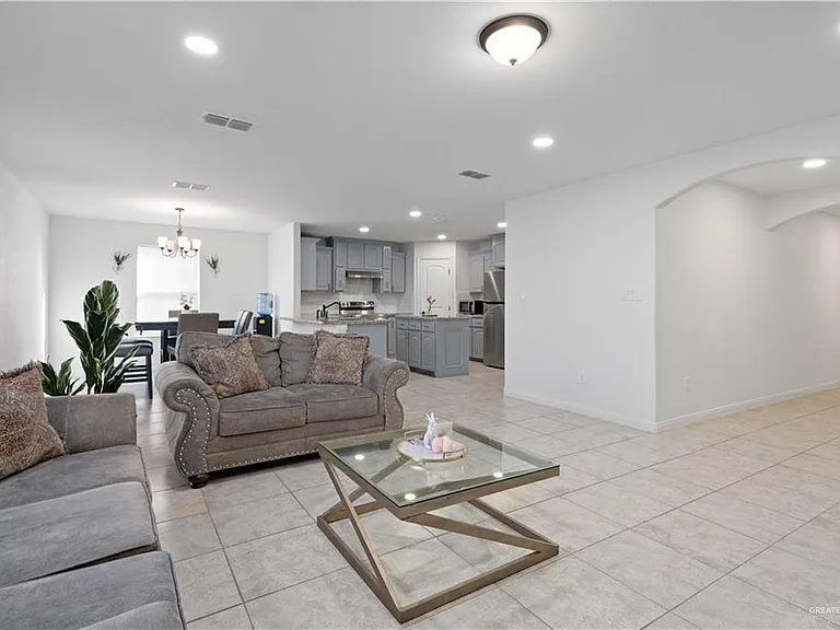 2307 N 26th Dr — Photo 8