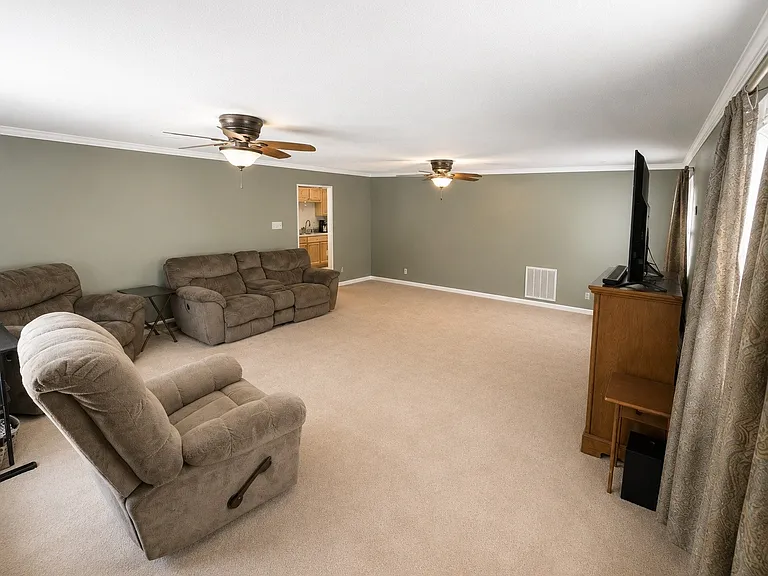 128 Robin Hood Rd — Photo 4