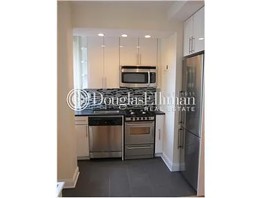 Rented by Douglas Elliman | media 16