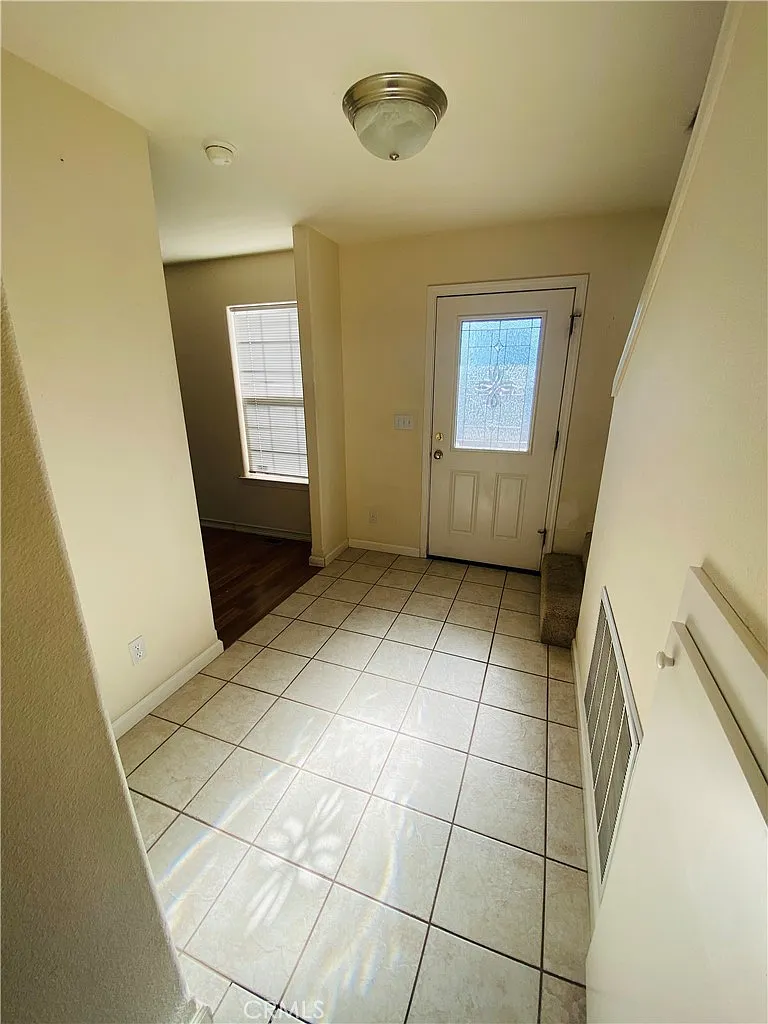 3 bed, 2.5 bath, 1665 sqft, $2,475 — Photo 4