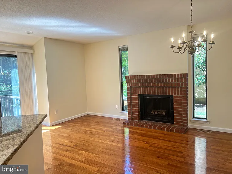 80 Sayre Dr — Photo 19