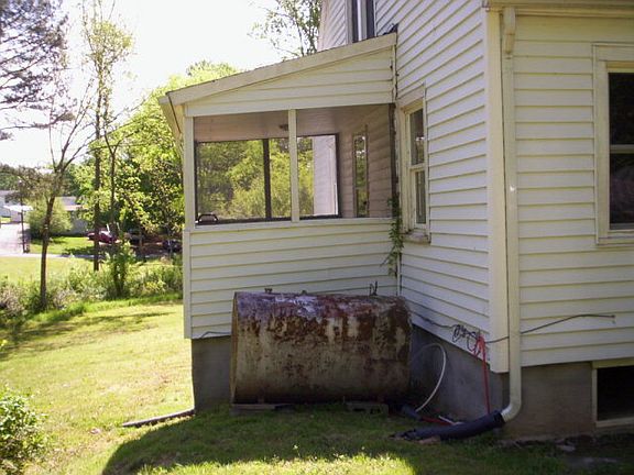 3rd image of 401 Robertson St