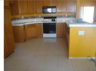 13746 Hillcrest Dr, Fontana, CA 92337