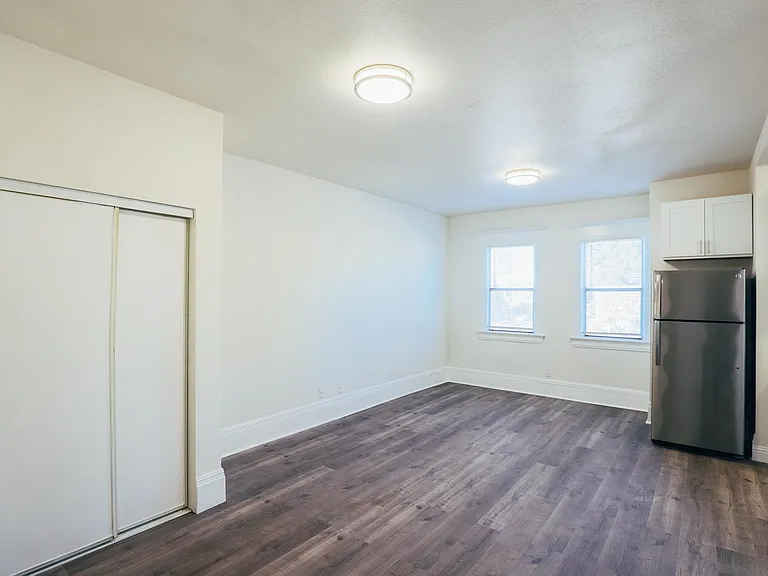 621 27th St #B — Photo 3