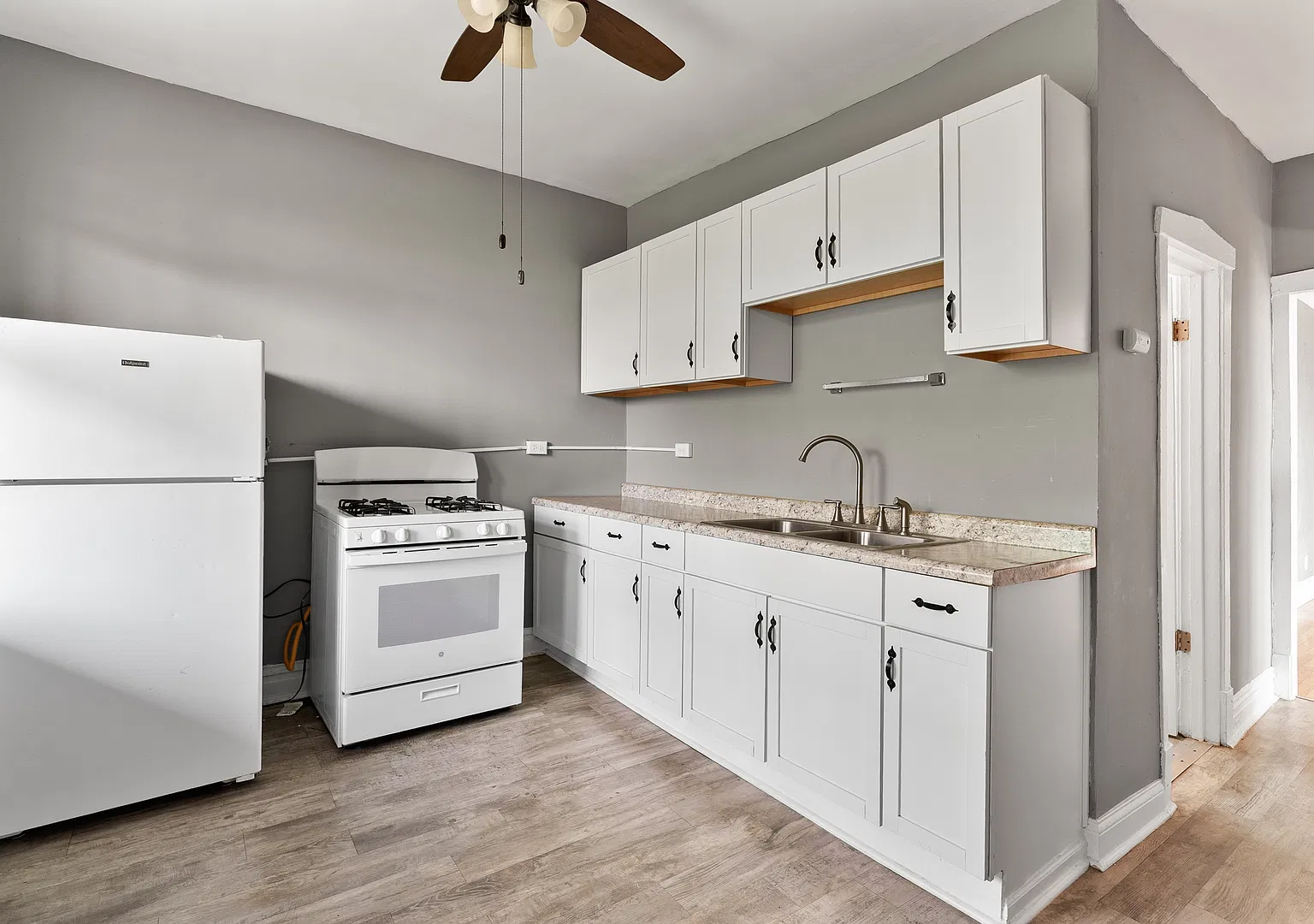 3 bed, 1200 sqft, $1,950 — Photo 4