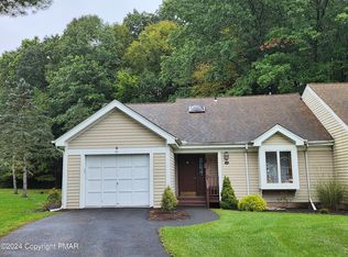 44 Dragon Fly Cir, Stroudsburg, PA 18360