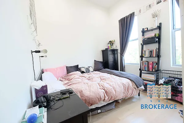 Rented by SBJ Brokerage, LLC | media 4