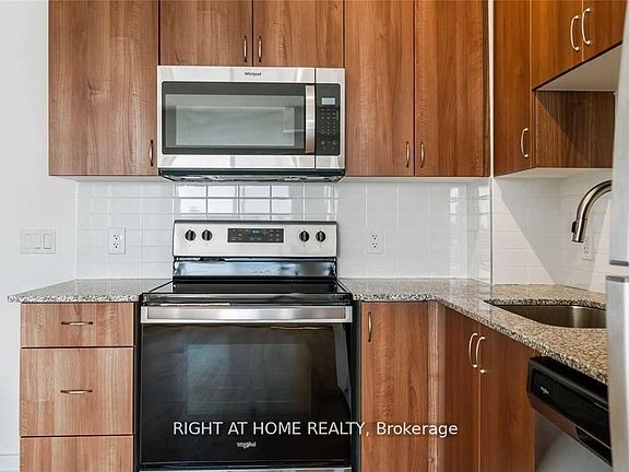4th image of 430 Essa Rd #417