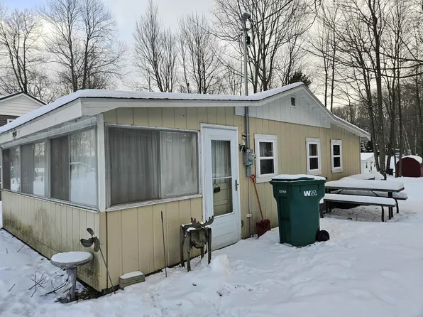 5042 Wedgewood Dr, Harrison, MI 48625