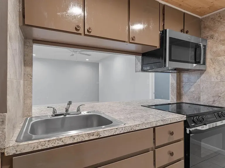 408 Marshall Ct NW #5 — Photo 14