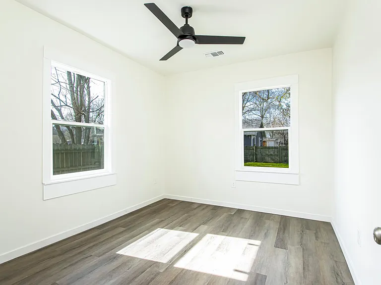 805 Maple St — Photo 14