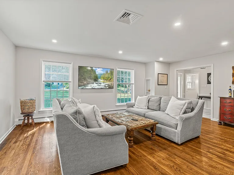 341 Crum Creek Ln — Photo 37