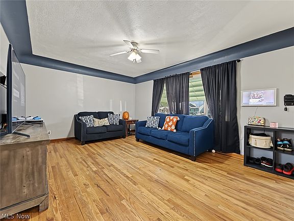4th image of 553 Judith Ln