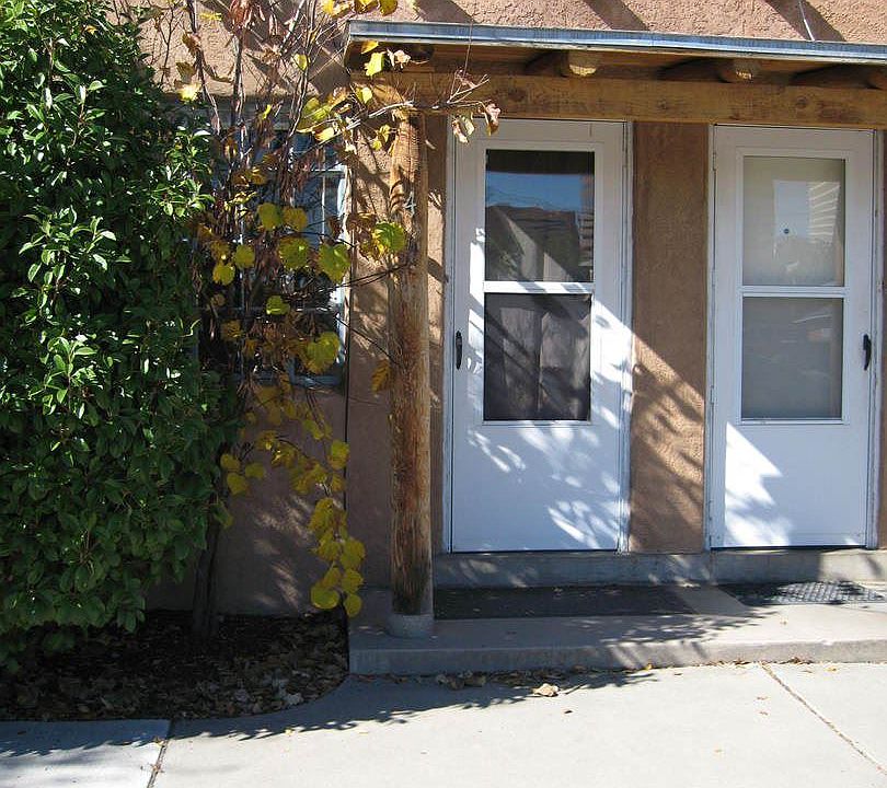 1st image of 902 Tijeras Ave NW APT 4
