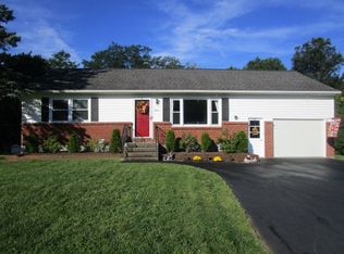 12 Andree Ct, Schenectady, NY 12309