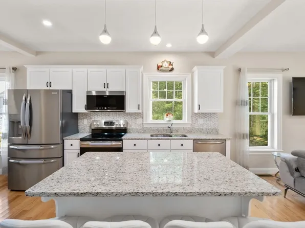 26 Brookview Ln #26, Mendon, MA 01756