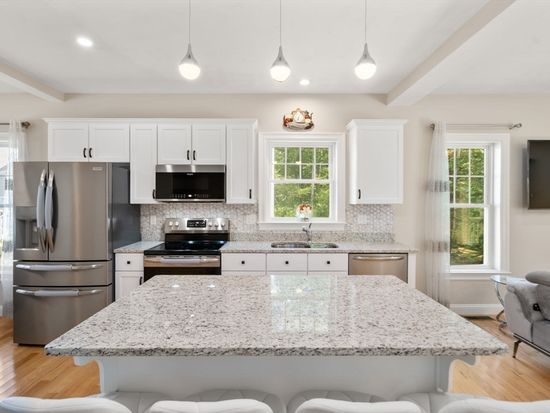 26 Brookview Ln #26, Mendon, MA 01756