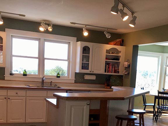 Eat in kitchen!