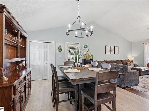 5th image of 237 Upland View Dr
