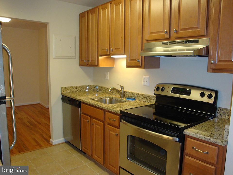 1st image of 5618 Bloomfield Dr APT 104
