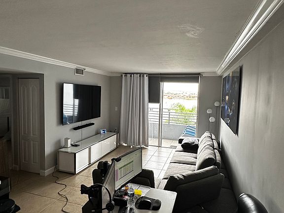 5th image of 8201 NW 8th St APT 507