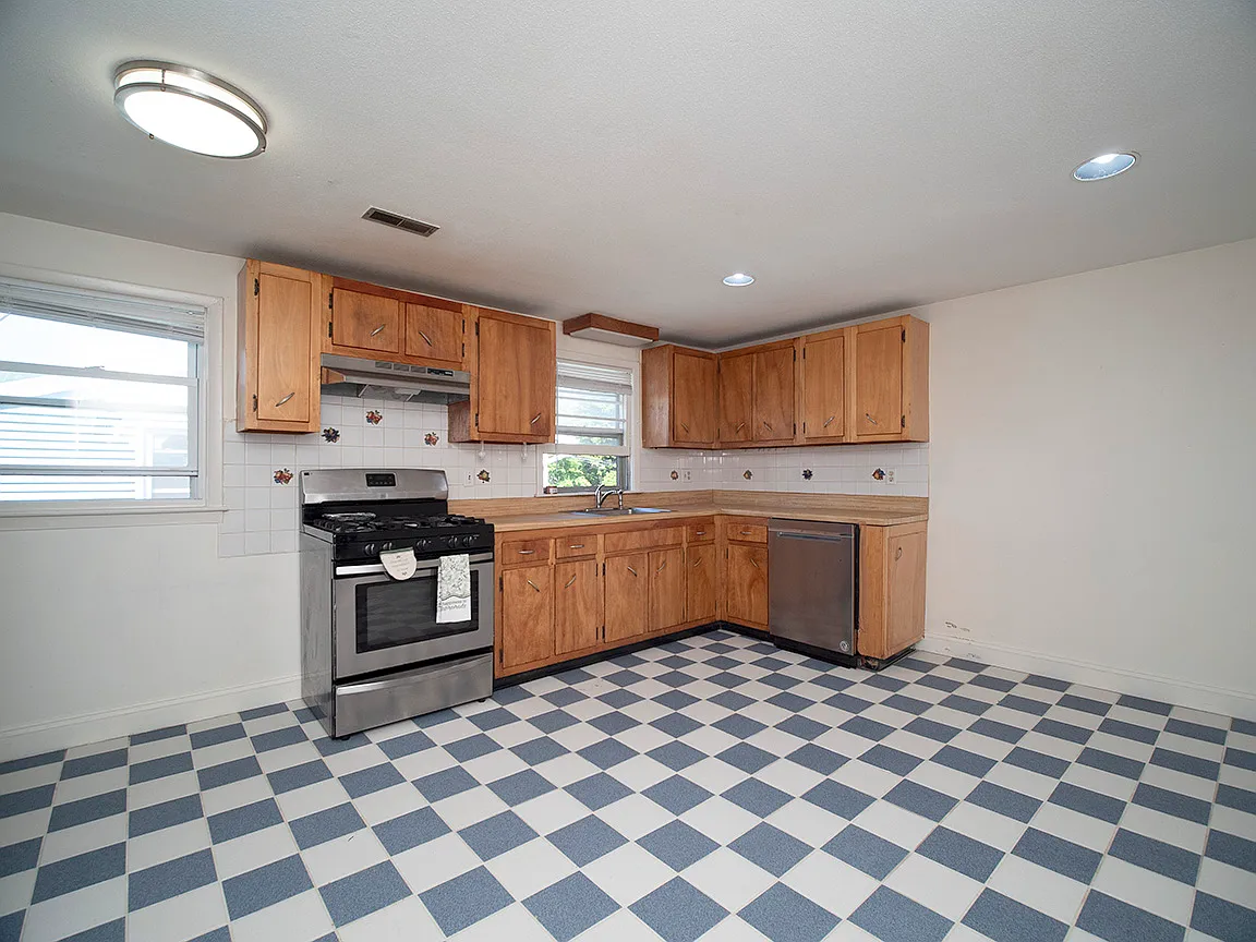Mettler St, Woodbridge — Photo 4