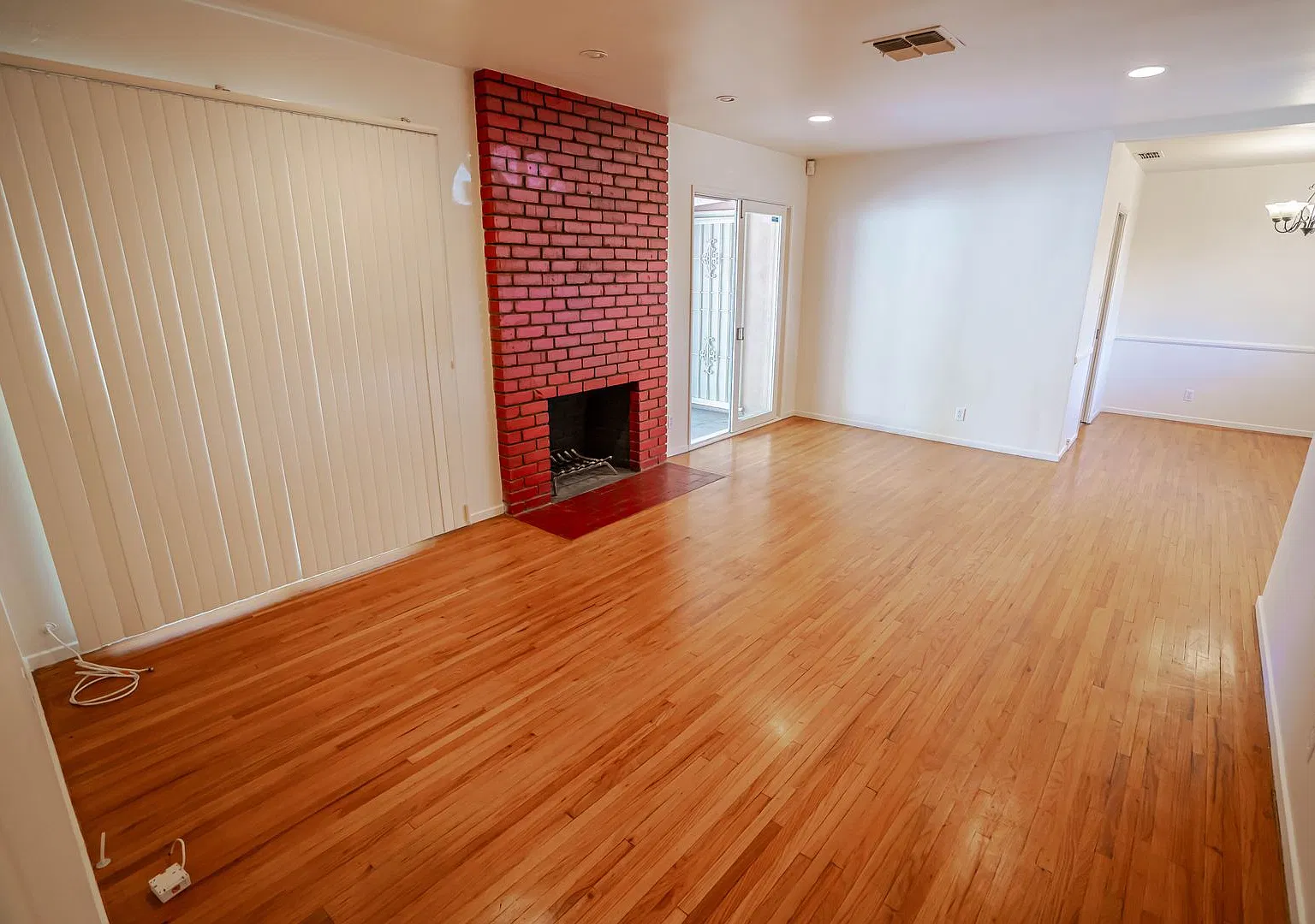 3 Bedroom Home for Rent in Northridge. — Photo 3