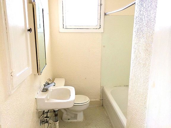 4th image of 1201 N Laurel St #1