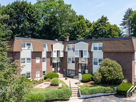 3rd image of 264 Fruit Hill Ave #262-03