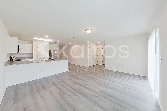 1128 Hayes Ave S — Photo 5
