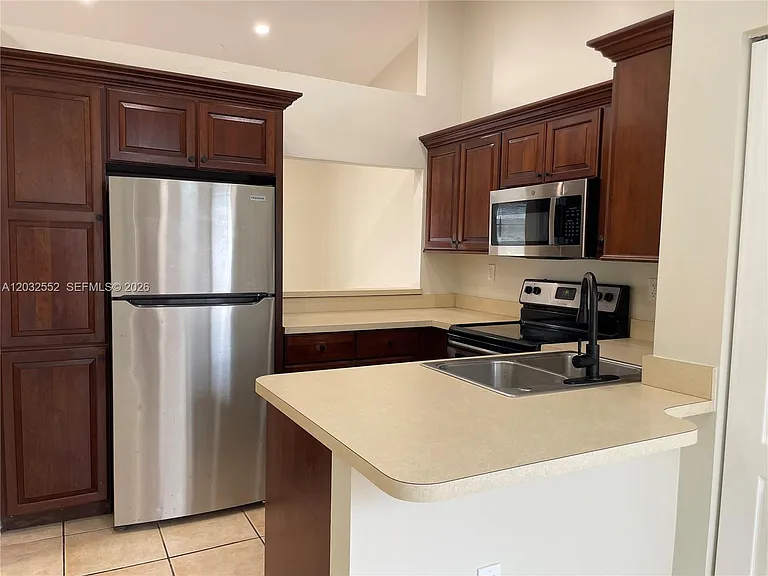 1511 San Remo Cir #1511 — Photo 3