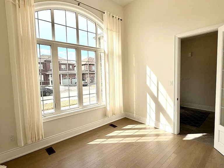 64 Bud Leggett Cres — Photo 2
