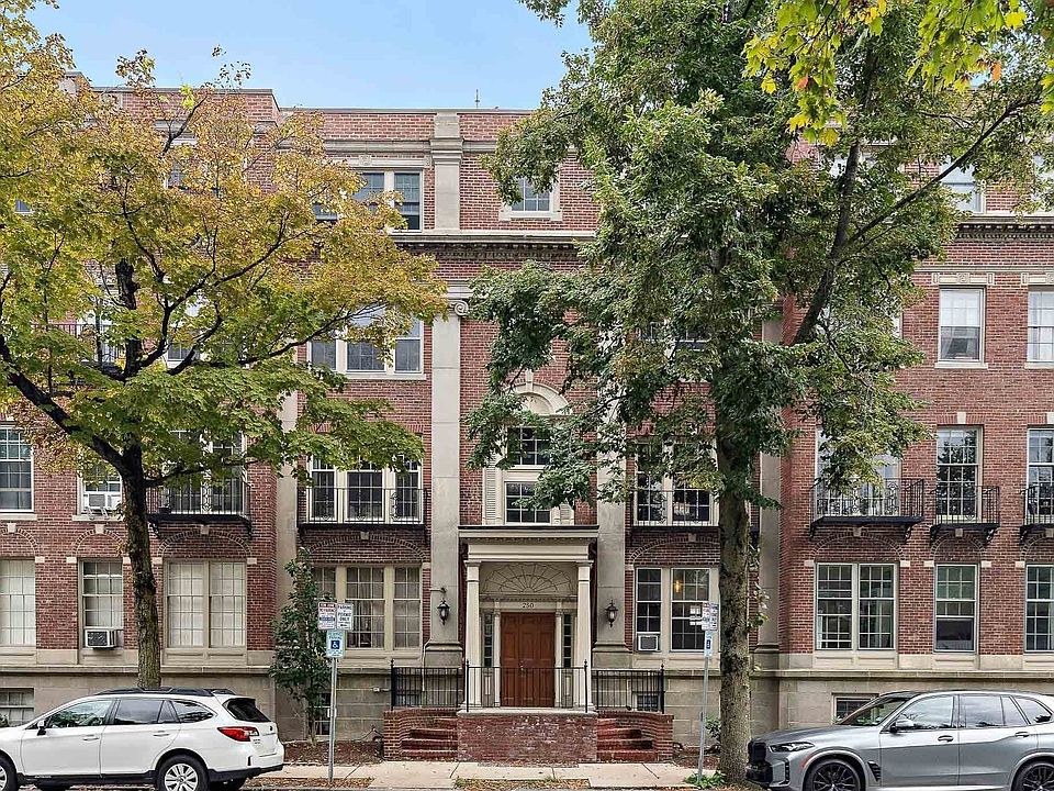 1st image of 250 Brattle St APT 22