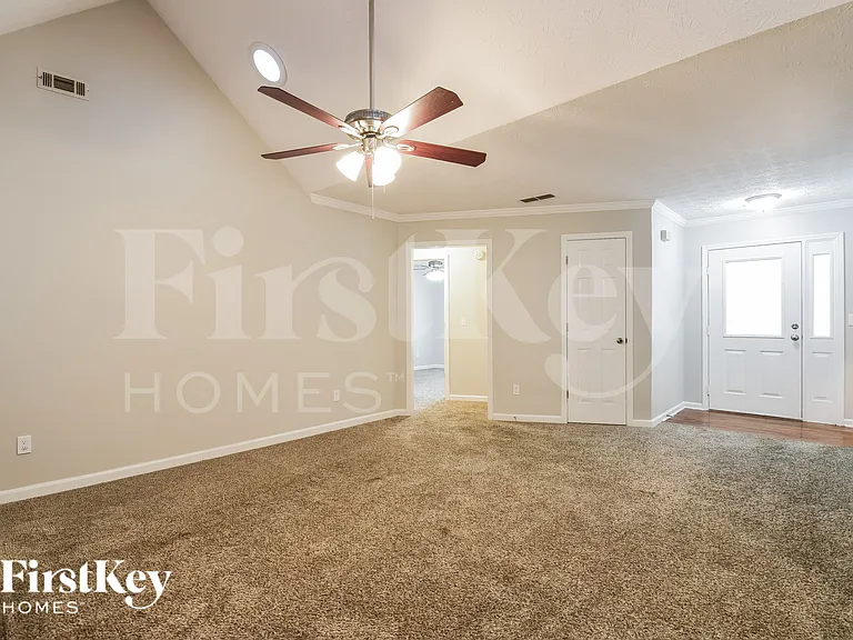 2403 Windridge Dr NE — Photo 2